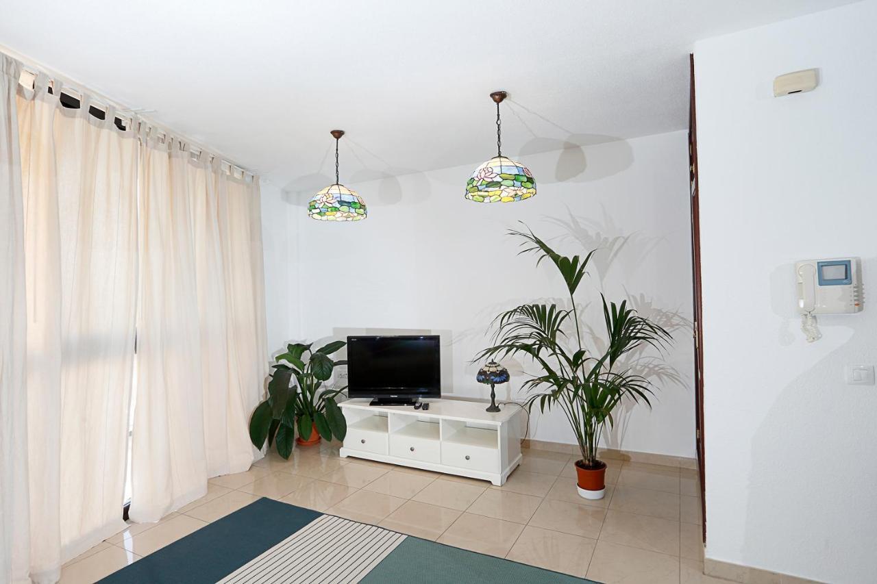 Apartamento frente al Puerto de Candelaria a 20 metros de la playa. Exterior foto