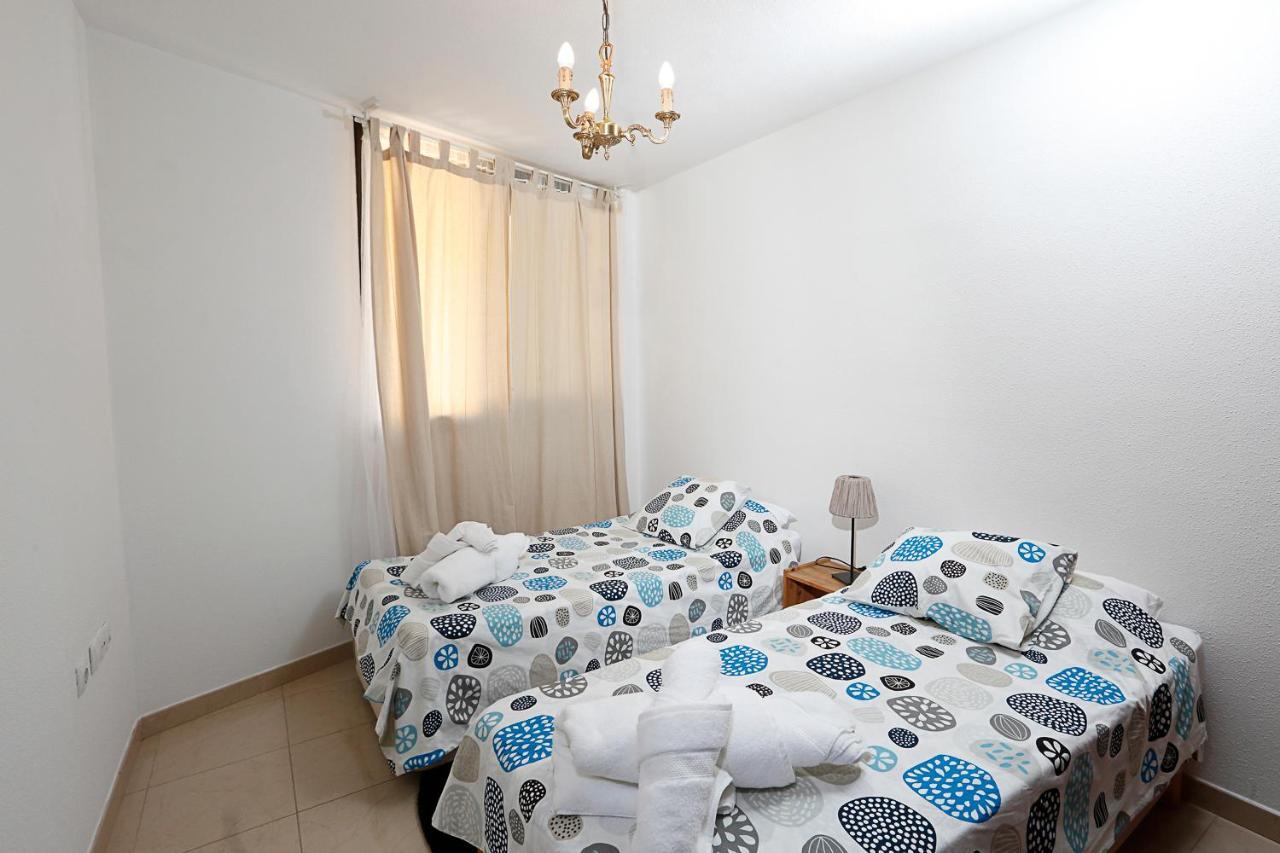 Apartamento frente al Puerto de Candelaria a 20 metros de la playa. Exterior foto