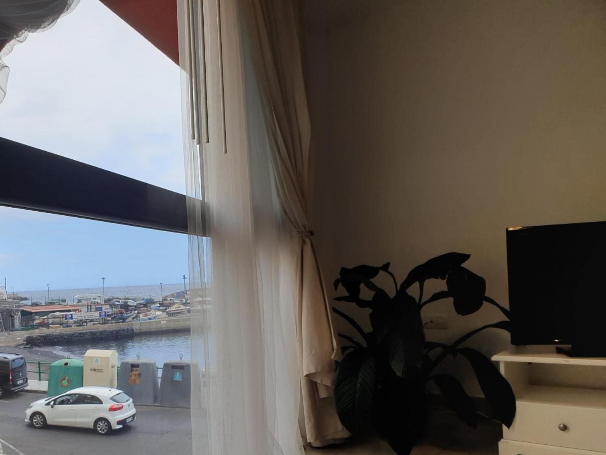 Apartamento frente al Puerto de Candelaria a 20 metros de la playa. Exterior foto