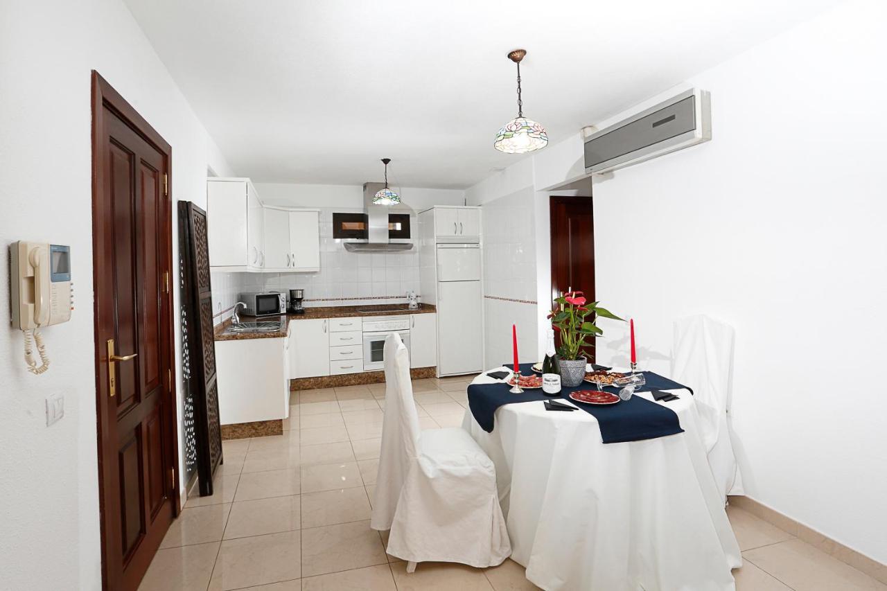 Apartamento frente al Puerto de Candelaria a 20 metros de la playa. Exterior foto