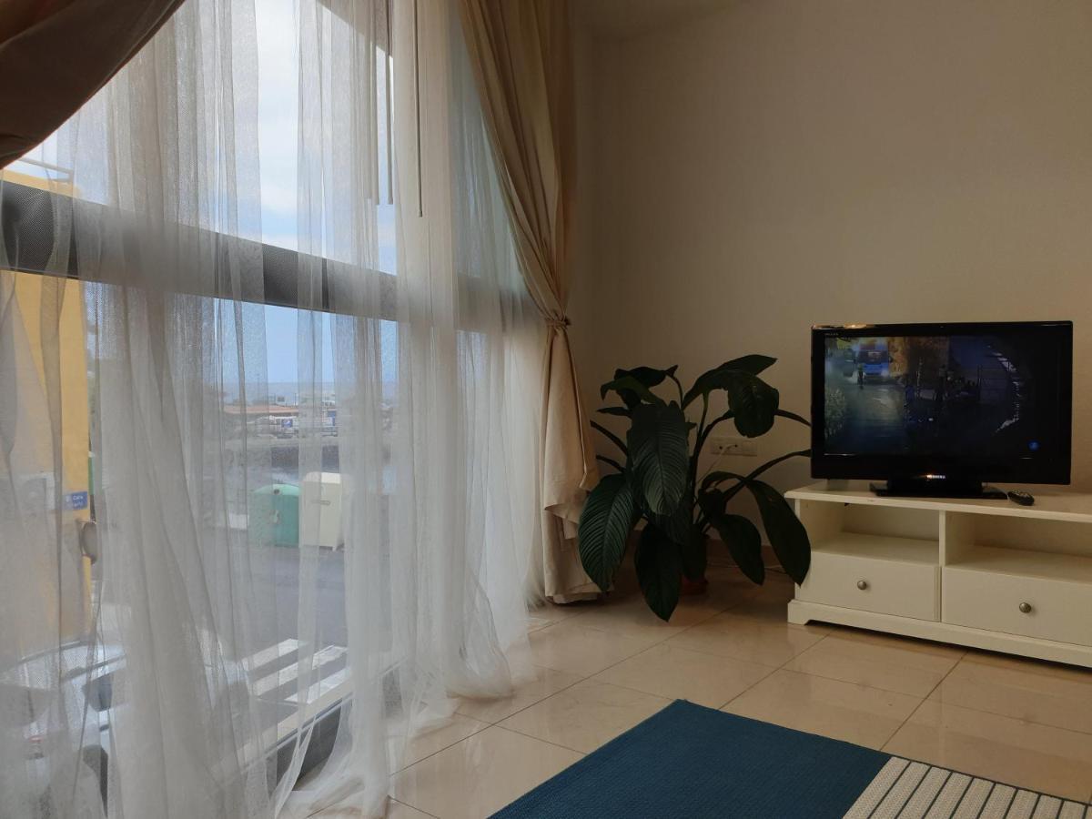 Apartamento frente al Puerto de Candelaria a 20 metros de la playa. Exterior foto