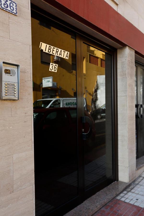 Apartamento frente al Puerto de Candelaria a 20 metros de la playa. Exterior foto