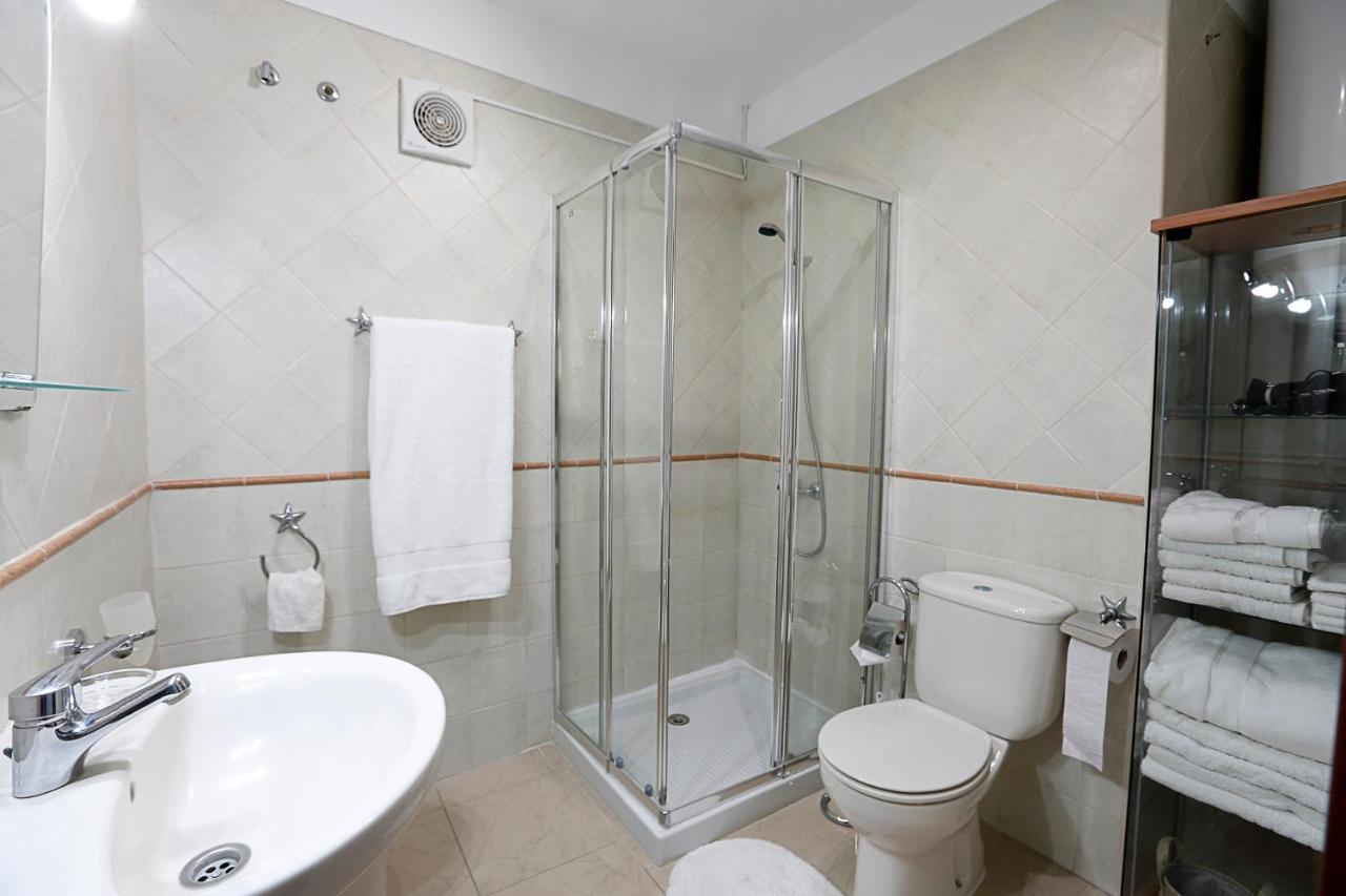 Apartamento frente al Puerto de Candelaria a 20 metros de la playa. Exterior foto
