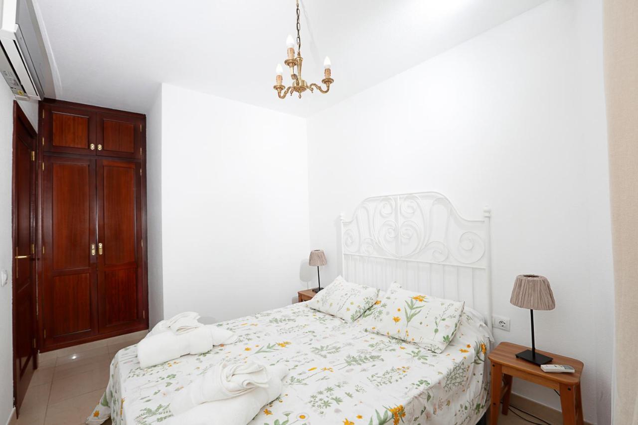 Apartamento frente al Puerto de Candelaria a 20 metros de la playa. Exterior foto