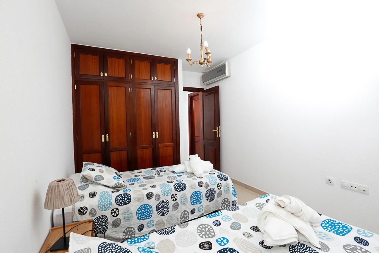 Apartamento frente al Puerto de Candelaria a 20 metros de la playa. Exterior foto