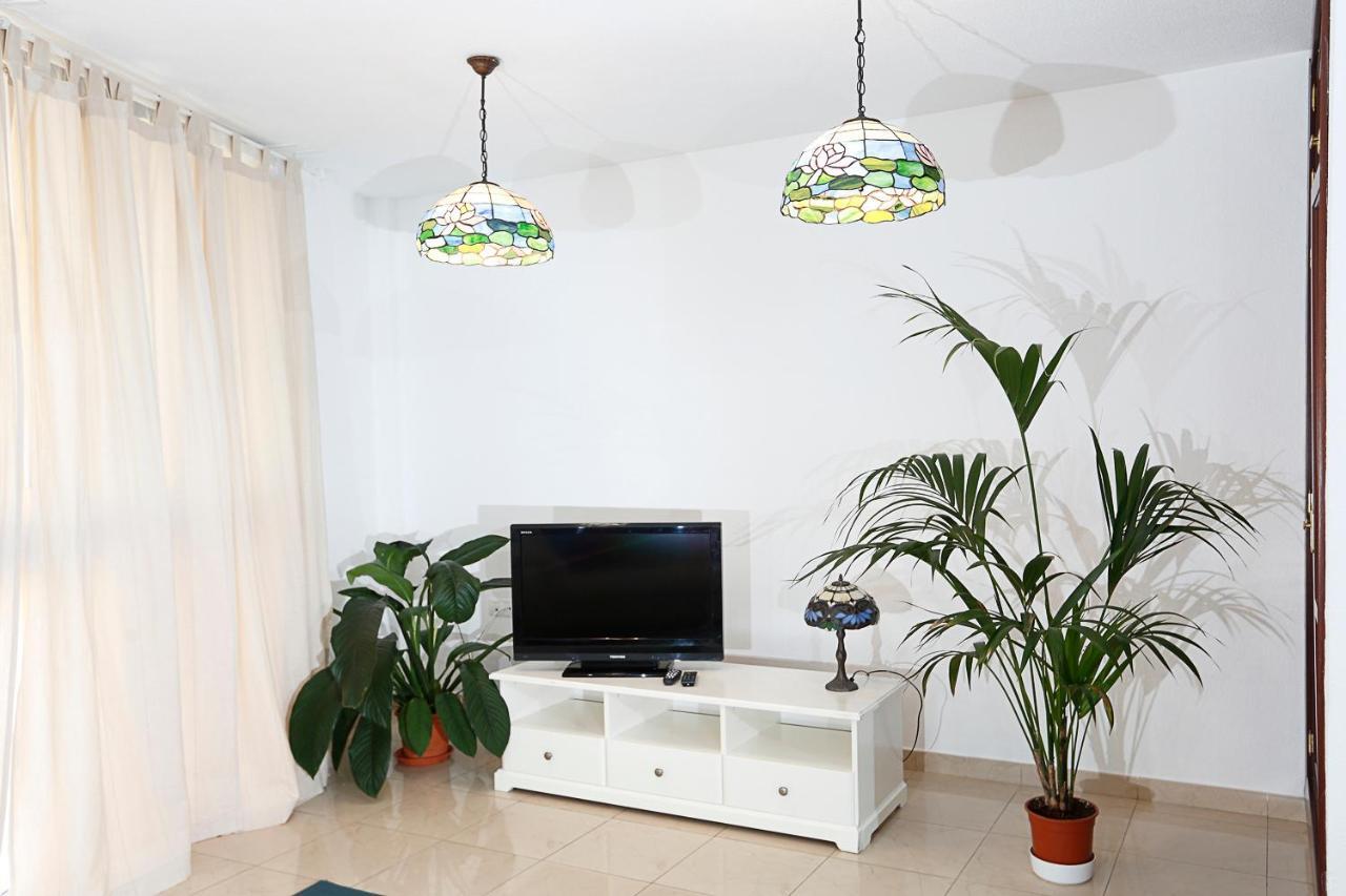 Apartamento frente al Puerto de Candelaria a 20 metros de la playa. Exterior foto